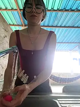 Snapshot of Yelena_77 chatting on December 20, 2025, 2:13 pm Yelena 77 online show from December 20, 2025, 2:13 pm