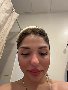 SilkyMira online show from January 17, 2026, 2:33 pm