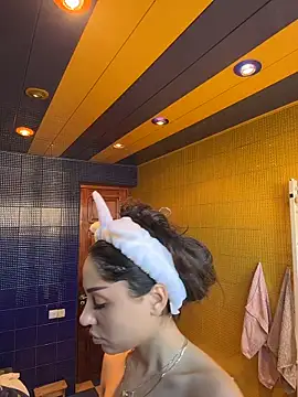 SilkyMira online show from February 25, 2026, 1:43 pm