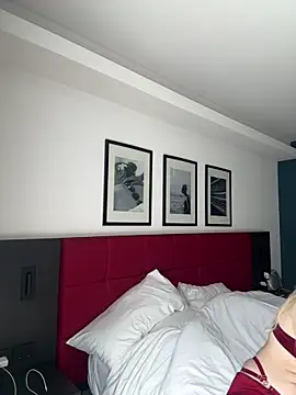 SunnyShiney online show from February 5, 2026, 4:17 am