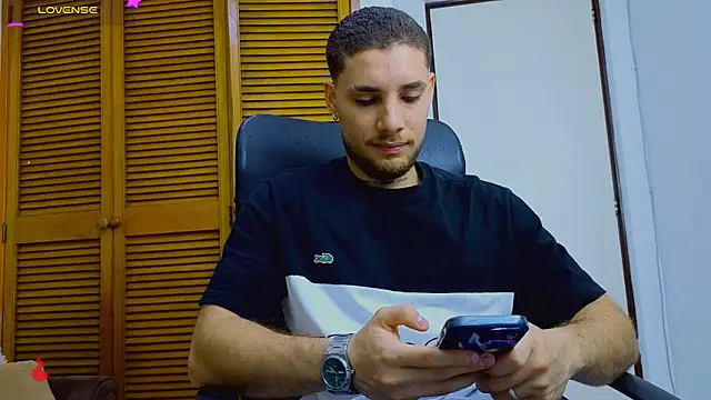 Snapshot of King_meruem chatting on January 18, 2026, 12:42 pm King meruem online show from January 18, 2026, 12:42 pm