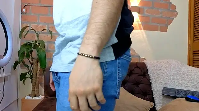 Snapshot of King_meruem chatting on February 14, 2026, 8:27 pm King meruem online show from February 14, 2026, 8:27 pm