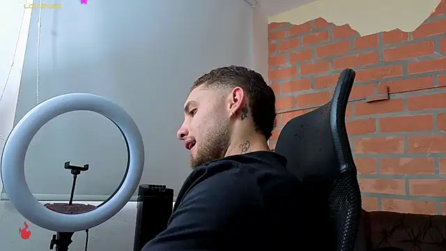 Snapshot of King_meruem chatting on February 25, 2026, 8:18 pm King meruem online show from February 25, 2026, 8:18 pm