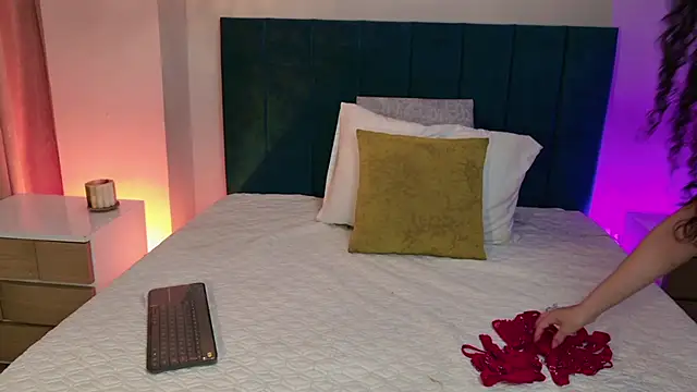 PaulinaSaint online show from December 20, 2025, 1:02 am