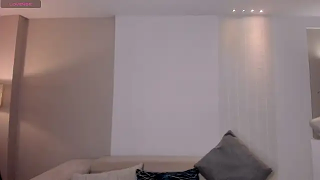 Snapshot of ValeriaRossi_ chatting on February 17, 2026, 12:12 pm ValeriaRossi online show from February 17, 2026, 12:12 pm