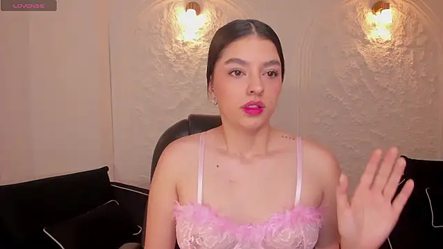 Snapshot of ValeriaRossi_ chatting on February 20, 2026, 12:16 pm ValeriaRossi online show from February 20, 2026, 12:16 pm