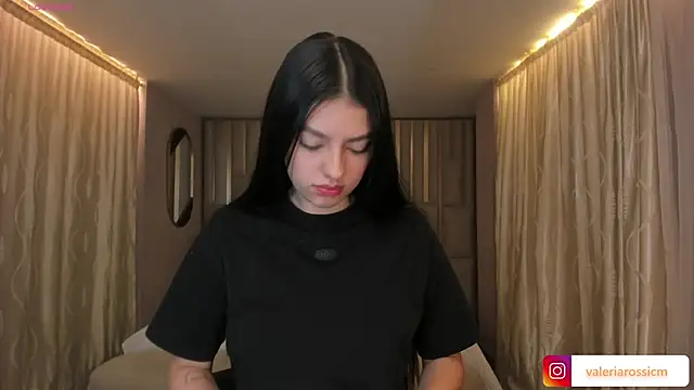 Snapshot of ValeriaRossi_ chatting on March 3, 2026, 12:00 pm ValeriaRossi online show from March 3, 2026, 12:00 pm