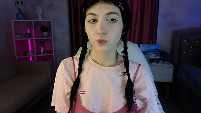 Mila Whelson online show from February 20, 2026, 1:33 pm