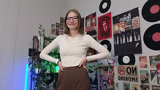 JeaneneWoltz online show from December 21, 2025, 9:16 am