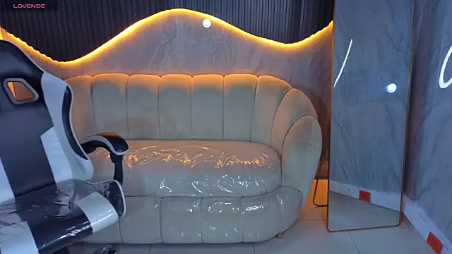 Tifany Tx online show from February 21, 2026, 1:01 pm