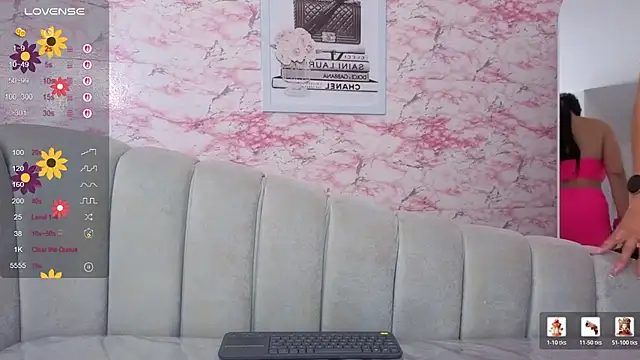 vaiolett t online show from February 14, 2026, 8:22 am