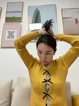 Snapshot of you-005 chatting on December 20, 2025, 2:07 am you-005 online show from December 20, 2025, 2:07 am