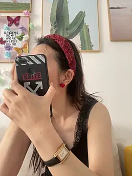 Snapshot of you-005 chatting on January 16, 2026, 2:26 am you-005 online show from January 16, 2026, 2:26 am