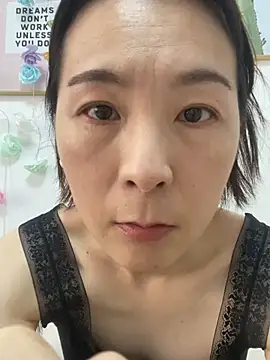 Snapshot of you-005 chatting on February 14, 2026, 2:19 am you-005 online show from February 14, 2026, 2:19 am