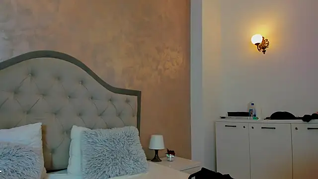 Ines Nova online show from February 12, 2026, 5:13 am