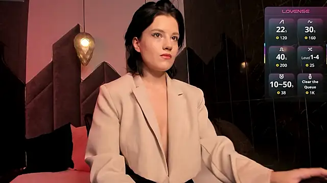 RowenMoon online show from February 25, 2026, 9:46 pm