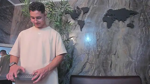 Snapshot of Noah_Clarkk chatting on February 19, 2026, 11:34 pm Noah Clarkk online show from February 19, 2026, 11:34 pm