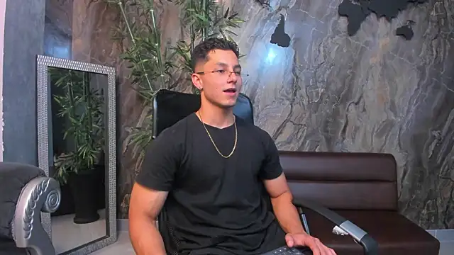 Snapshot of Noah_Clarkk chatting on February 21, 2026, 11:28 pm Noah Clarkk online show from February 21, 2026, 11:28 pm