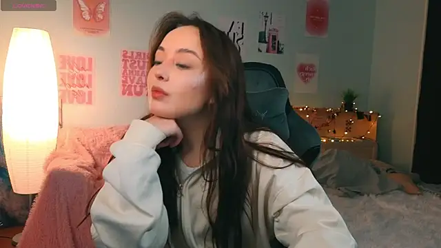 fallin lovee online show from January 11, 2026, 3:44 am