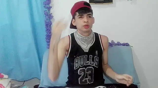 Snapshot of nico22love chatting on February 22, 2026, 3:43 pm nico22love online show from February 22, 2026, 3:43 pm