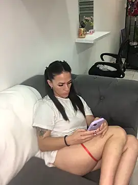 Snapshot of donatella07 chatting on February 6, 2026, 12:59 am donatella07 online show from February 6, 2026, 12:59 am