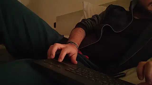 Snapshot of Reb_born89 chatting on January 14, 2026, 5:18 pm Reb born89 online show from January 14, 2026, 5:18 pm