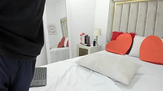 Snapshot of julian_xx chatting on February 11, 2026, 6:46 pm julian xx online show from February 11, 2026, 6:46 pm