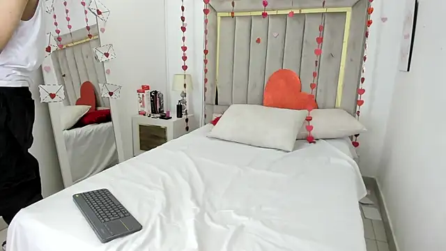 Snapshot of julian_xx chatting on February 13, 2026, 7:54 pm julian xx online show from February 13, 2026, 7:54 pm