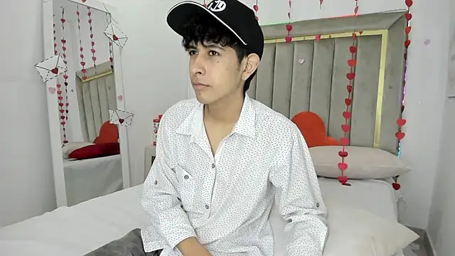 Snapshot of julian_xx chatting on February 16, 2026, 7:43 pm julian xx online show from February 16, 2026, 7:43 pm