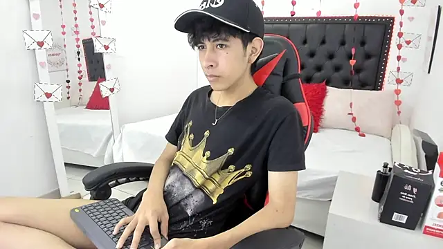 Snapshot of julian_xx chatting on February 23, 2026, 7:33 pm julian xx online show from February 23, 2026, 7:33 pm