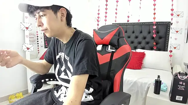 Snapshot of julian_xx chatting on February 26, 2026, 9:03 pm julian xx online show from February 26, 2026, 9:03 pm