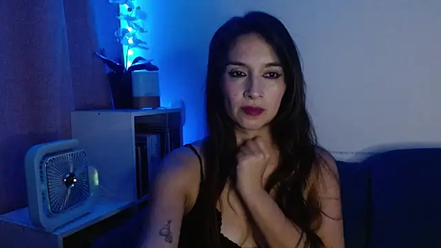 Almaglow  online show from March 2, 2026, 1:52 am