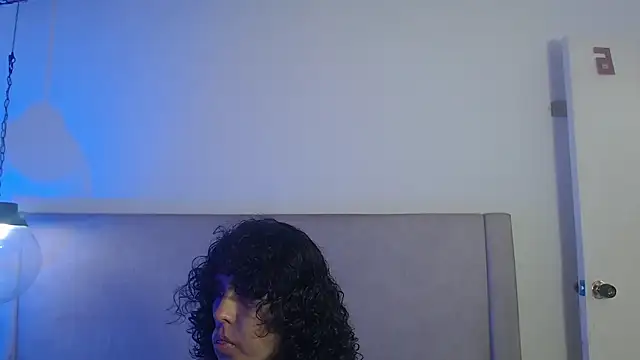 ZoeFox5 online show from March 8, 2026, 1:48 pm