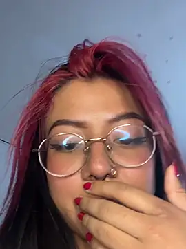 Snapshot of queen_of_you_heart chatting on February 26, 2026, 2:43 am queen of you heart online show from February 26, 2026, 2:43 am