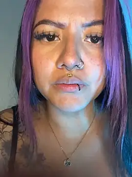 Snapshot of queen_of_you_heart chatting on March 2, 2026, 2:58 am queen of you heart online show from March 2, 2026, 2:58 am