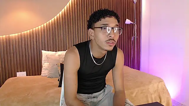 Julian Dark  online show from February 4, 2026, 3:56 am