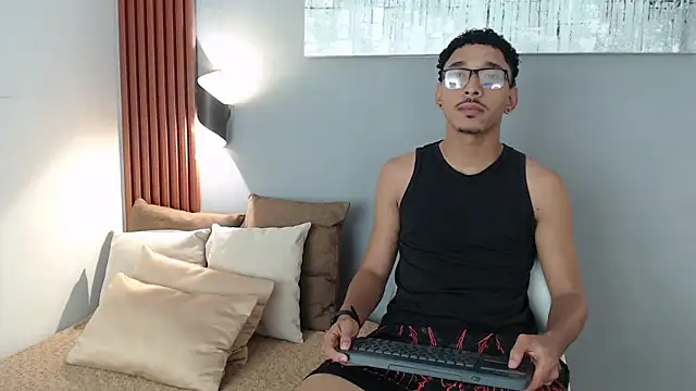 Julian Dark  online show from February 13, 2026, 4:19 am