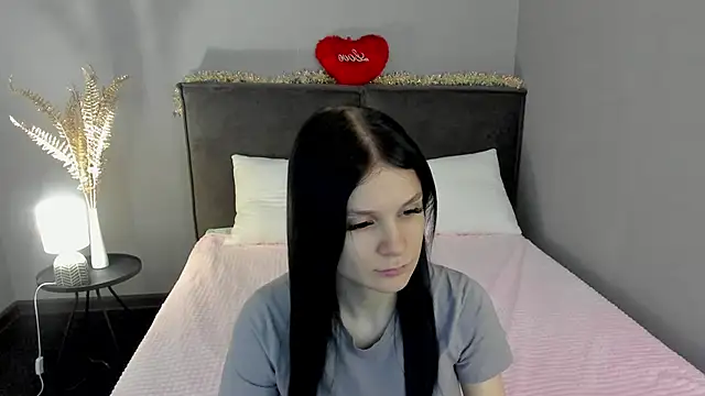 SkinyJoys online show from February 18, 2026, 1:56 am