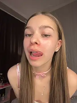 Snapshot of SkylineBliss chatting on February 14, 2026, 1:57 am SkylineBliss online show from February 14, 2026, 1:57 am