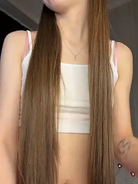 Snapshot of SkylineBliss chatting on February 19, 2026, 7:48 am SkylineBliss online show from February 19, 2026, 7:48 am