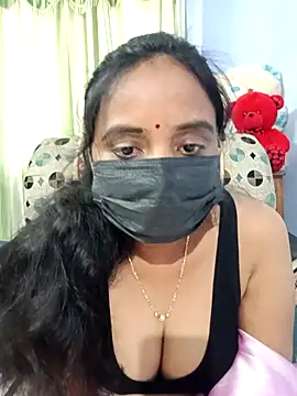 Snapshot of Tinarosy13 chatting on February 12, 2026, 6:19 am Tinarosy13 online show from February 12, 2026, 6:19 am