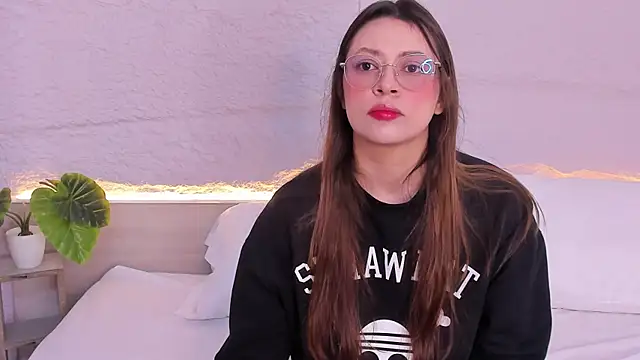 lanna 18  online show from February 5, 2026, 11:59 am