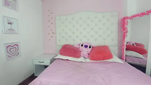 Snapshot of Clarita_Hill chatting on February 9, 2026, 7:18 pm Clarita Hill online show from February 9, 2026, 7:18 pm