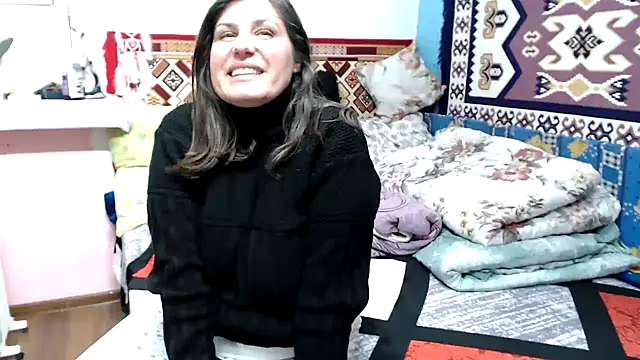 Adelinemilf online show from February 9, 2026, 10:08 am