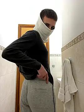 petiteyanel online show from January 16, 2026, 11:42 pm