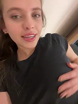 Snapshot of MARiana2619 chatting on February 20, 2026, 5:04 am MARiana2619 online show from February 20, 2026, 5:04 am