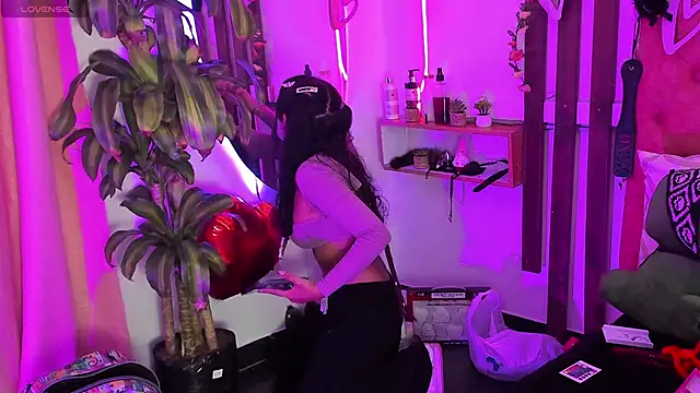 Snapshot of MeowMota_ chatting on February 14, 2026, 7:21 pm MeowMota online show from February 14, 2026, 7:21 pm