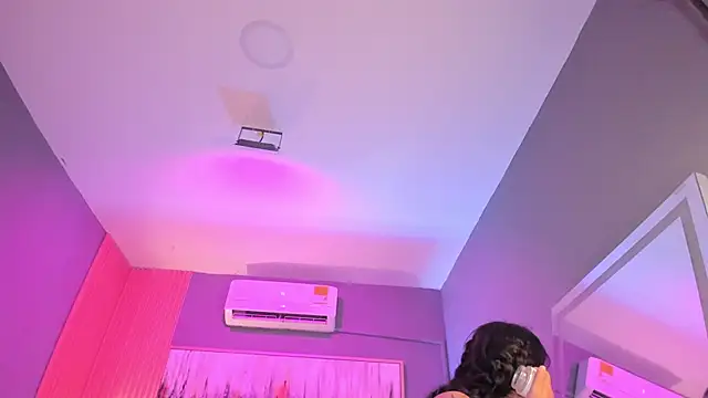 Snapshot of lilian_vergara chatting on February 5, 2026, 8:02 pm lilian vergara online show from February 5, 2026, 8:02 pm