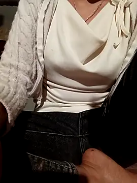 Snapshot of hoahong2 chatting on February 5, 2026, 2:43 pm hoahong2 online show from February 5, 2026, 2:43 pm