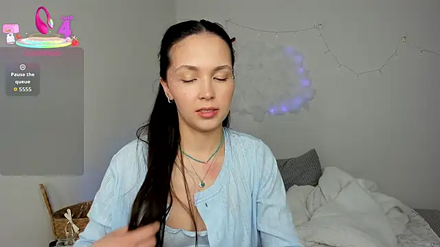 elina syui online show from March 2, 2026, 6:04 pm